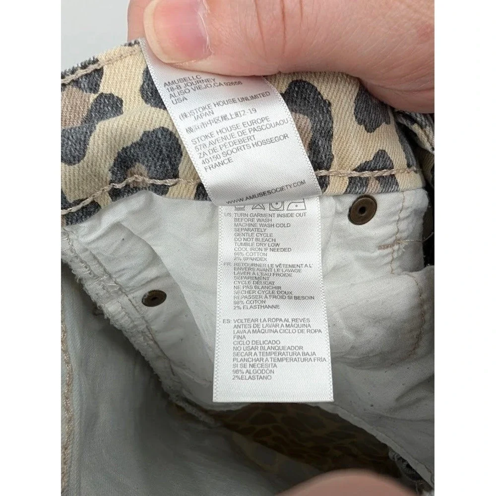Amuse Society La Vida high rise cropped jeans‎ leopard print raw hem Women's 25
